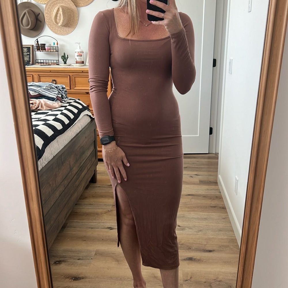 Maxi dress with side slit